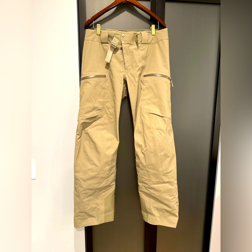ARC’TERYX Men’s GORE-TEX ski and snowboard pants